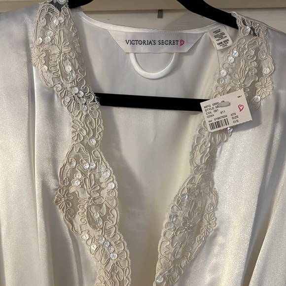 5 PIECE SET 🩶VINTAGE🩶NWT🤍Victoria’s Bridal Collection🤍Lace Robe,Nighty, Teddy - Picture 6 of 14